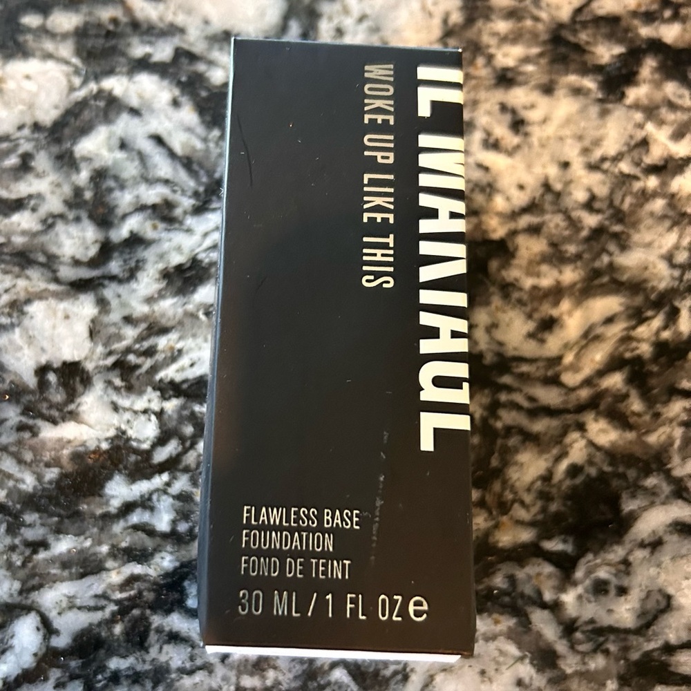 IL MAKIAGE  woke up like this foundation. Shade 075
